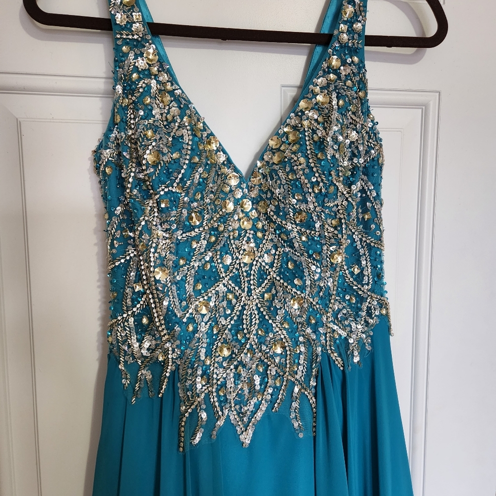 Prom Dress - Picture 2 of 9